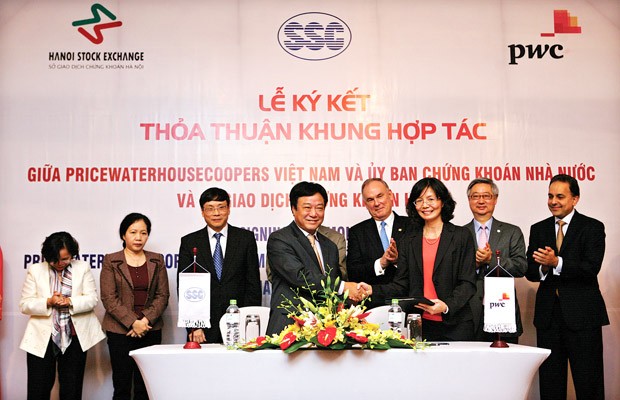 PwC hợp tác với UBCK xây dựng hệ thống cảnh báo sớm CTCK